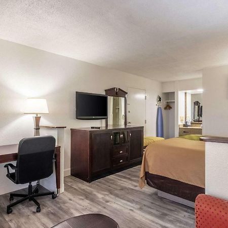 Econo Lodge Inn & Suites Macon Esterno foto