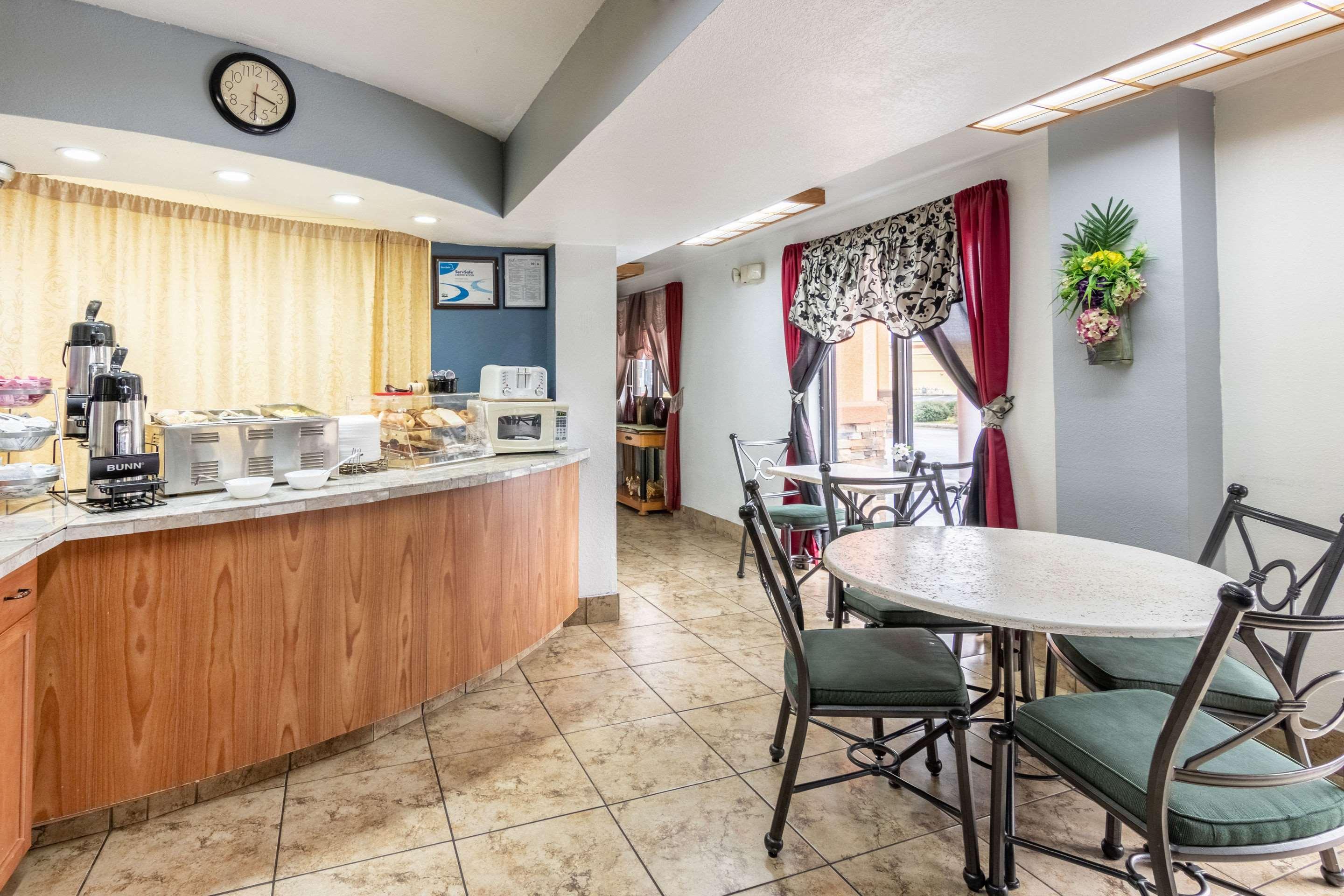 Econo Lodge Inn & Suites Macon Esterno foto