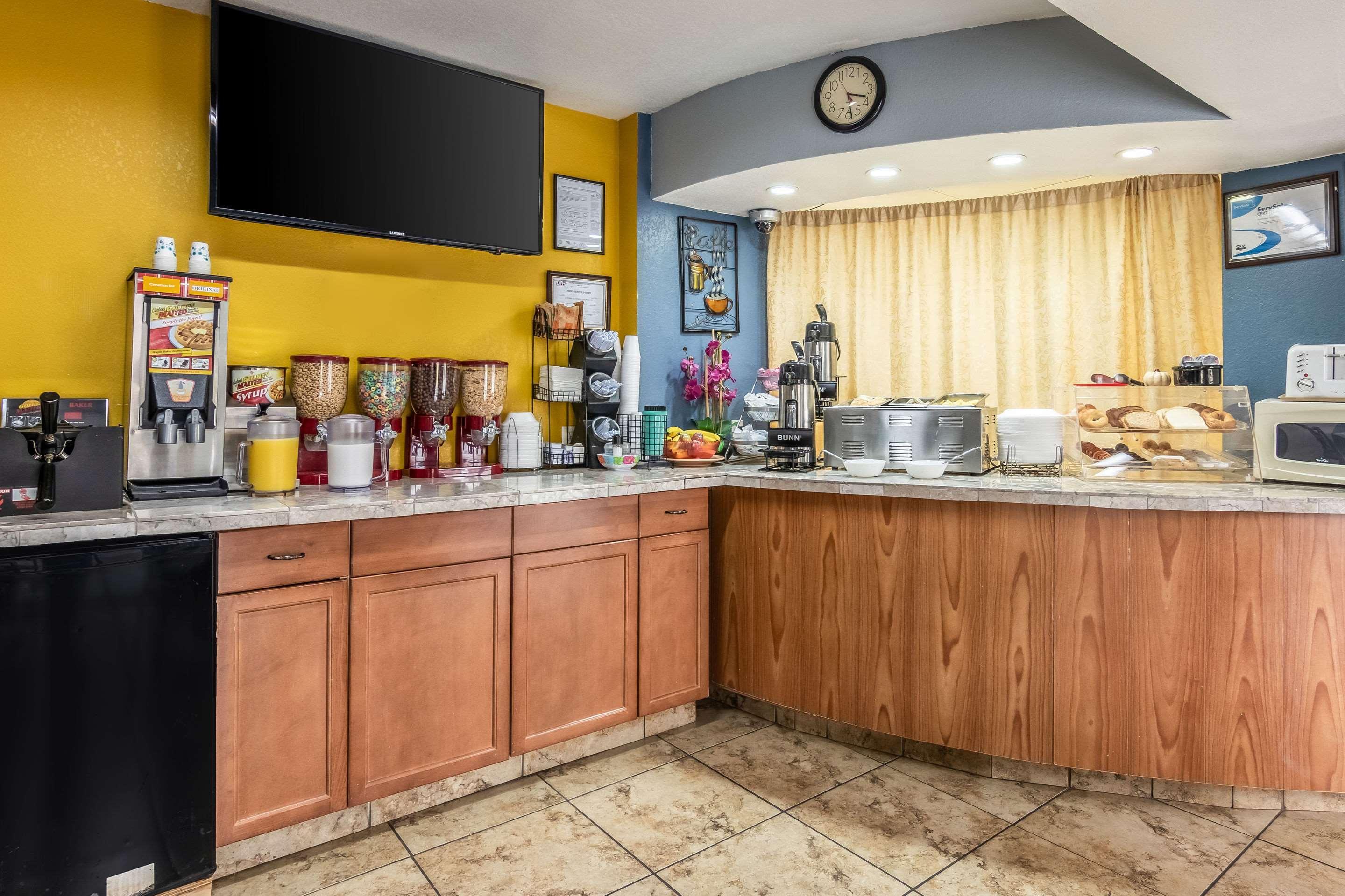Econo Lodge Inn & Suites Macon Esterno foto