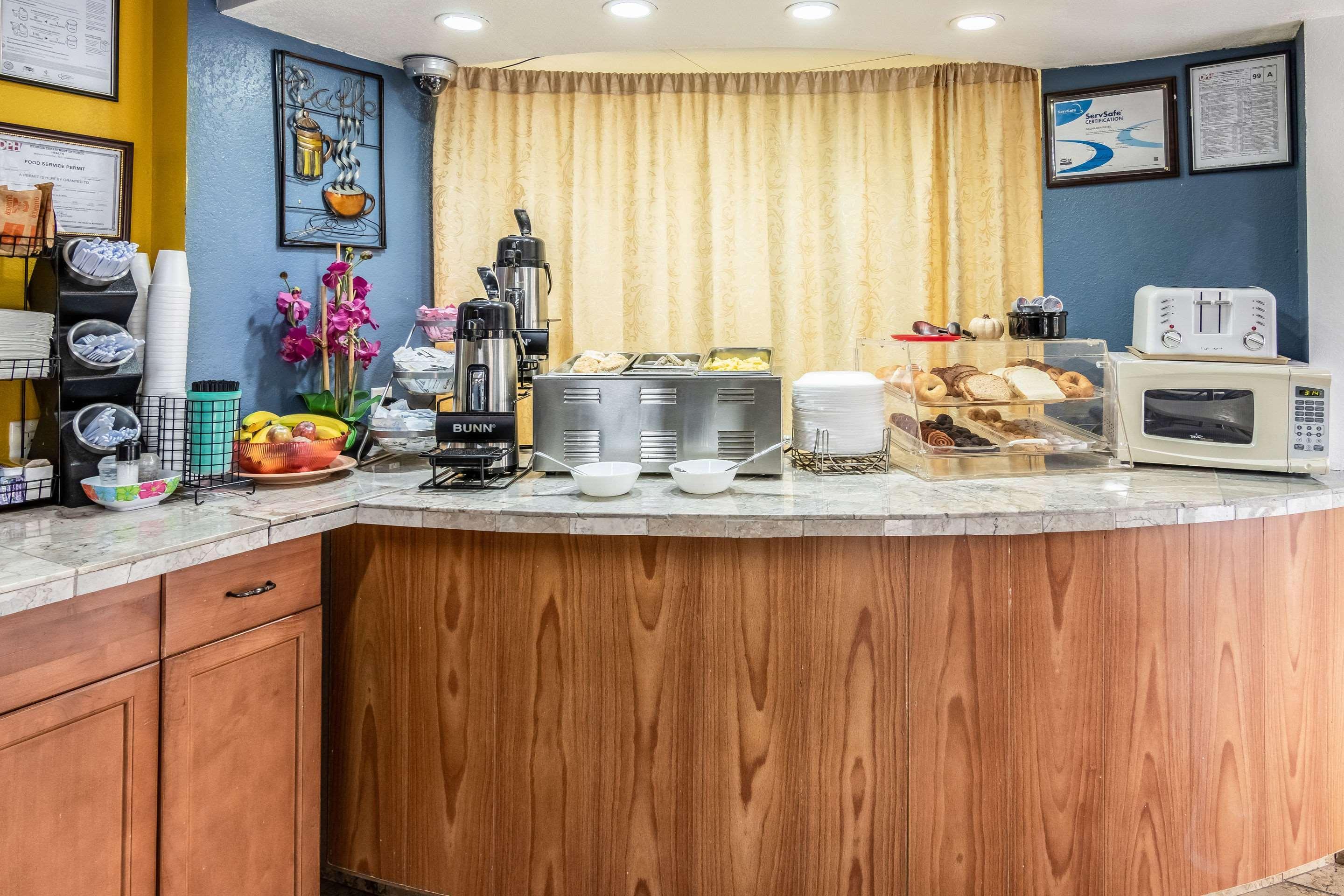 Econo Lodge Inn & Suites Macon Esterno foto
