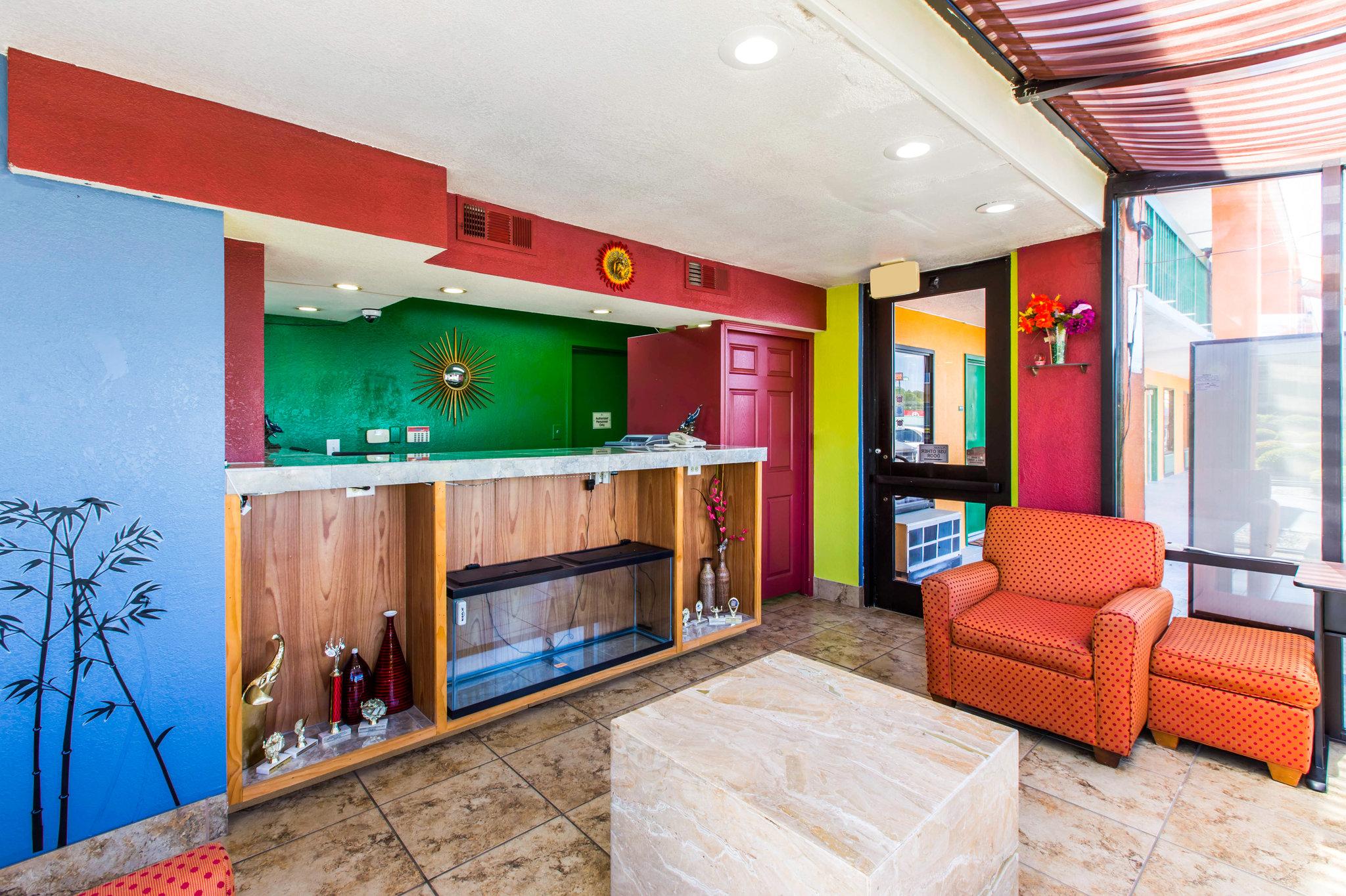 Econo Lodge Inn & Suites Macon Esterno foto
